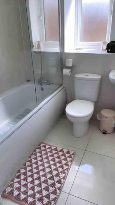 3 Stories, 5 Bedroom House In Prime Location With Balcony And Shared Garden Ливерпуль Экстерьер фото